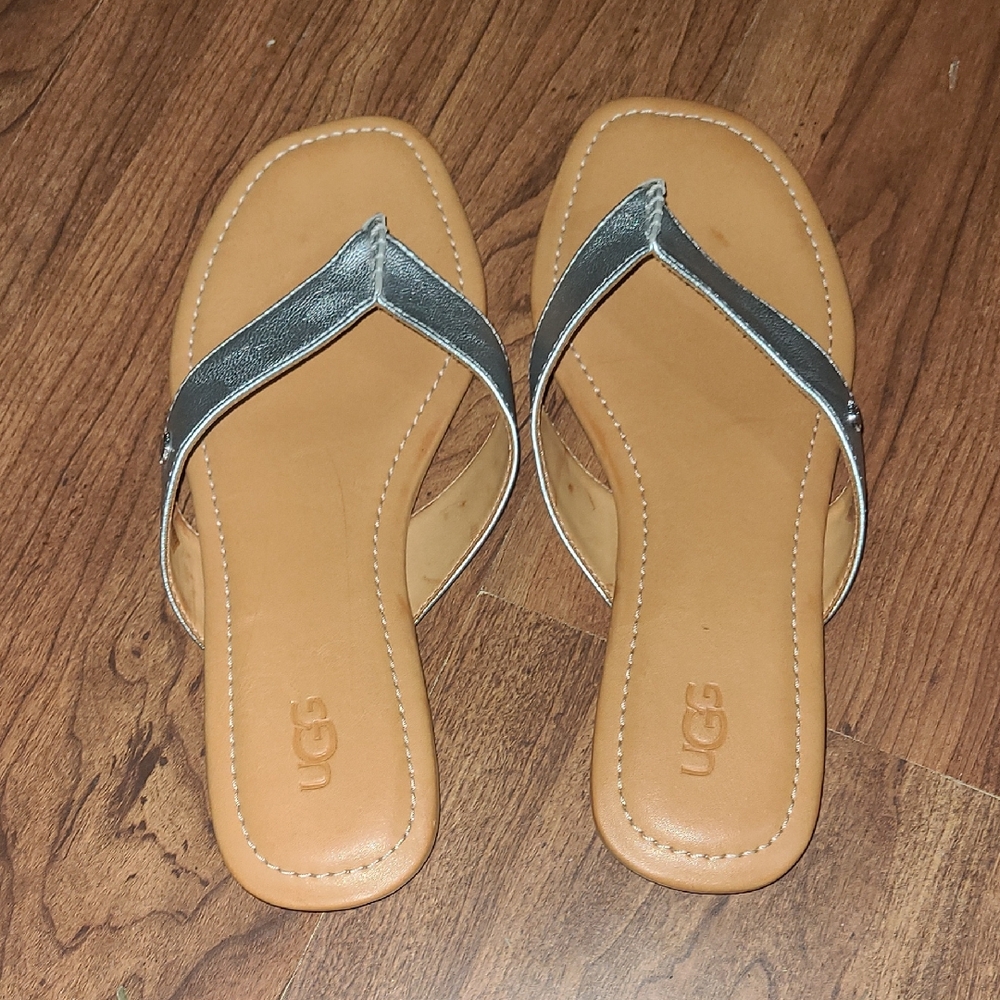 UGG Chic Strappy Sandals | Neutral Everyday Summer Shoes | Size 7.5